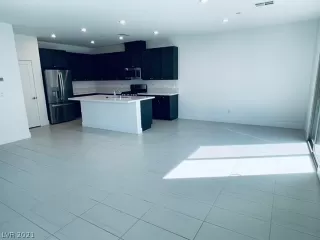 Photo #6: 2335412 Listing 