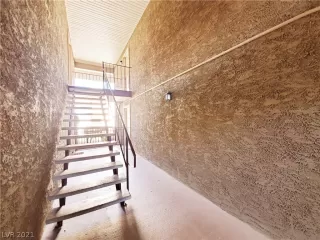 Photo #1: 2335419 Listing 