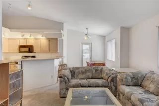 Photo #3: 2335430 Listing