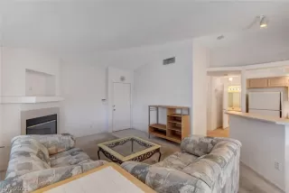 Photo #5: 2335430 Listing