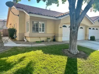 Photo #3: 2335439 Listing