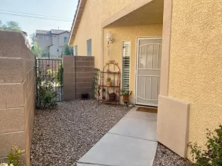 Photo #4: 2335439 Listing