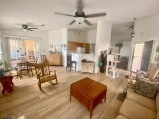 Photo #5: 2335439 Listing