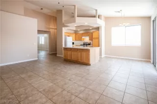 Photo #5: 2335457 Listing 