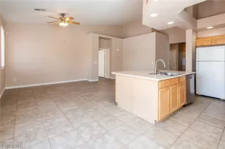 Photo #6: 2335457 Listing 