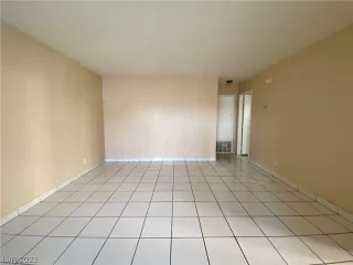 Photo #4: 2335468 Listing 