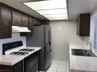 Photo #5: 2335468 Listing 