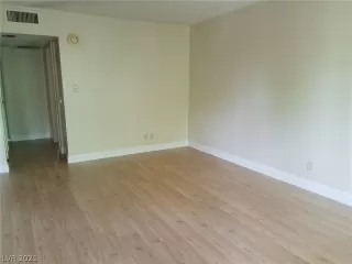 Photo #4: 2335471 Listing