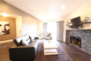 Photo #4: 2335483 Listing