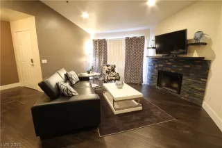 Photo #5: 2335483 Listing