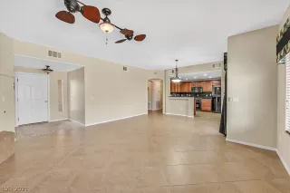 Photo #4: 2335518 Listing