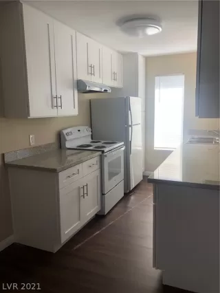 Photo #4: 2335524 Listing 