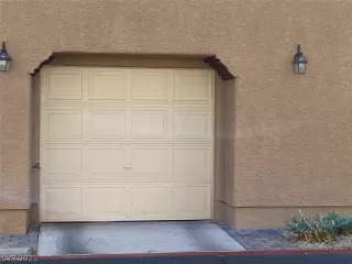 Photo #3: 2335548 Listing