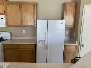 Photo #5: 2335548 Listing