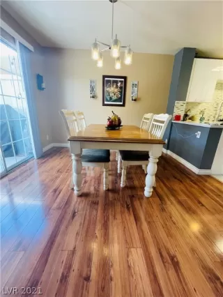 Photo #4: 2335553 Listing