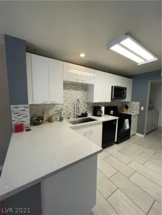 Photo #6: 2335553 Listing