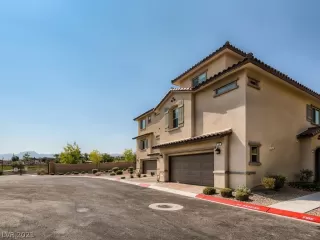 Photo #3: 2335565 Listing