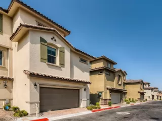 Photo #4: 2335565 Listing