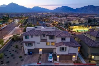 Photo #5: 2335565 Listing