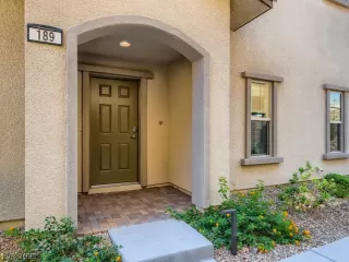 Photo #6: 2335565 Listing