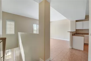 Photo #4: 2335596 Listing