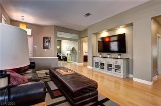 Photo #4: 2335600 Listing 