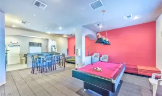 Photo #3: 2335623 Listing