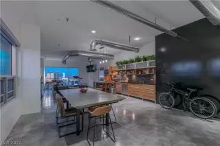 Photo #5: 2335636 Listing 