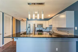 Photo #2: 2335640 Listing