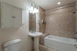 Photo #5: 2335640 Listing