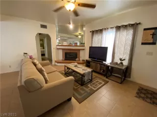 Photo #3: 2335643 Listing