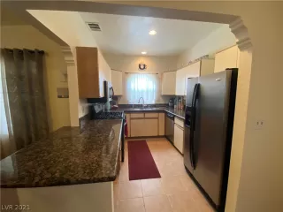 Photo #4: 2335643 Listing