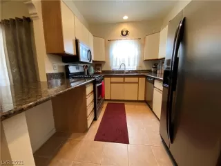 Photo #5: 2335643 Listing