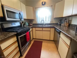 Photo #6: 2335643 Listing