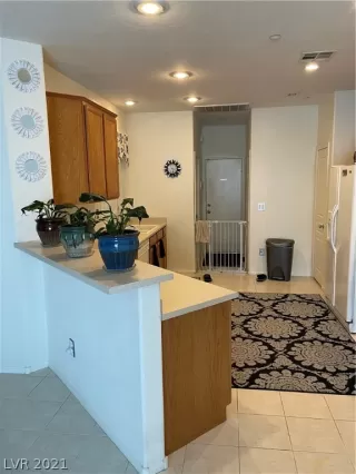 Photo #2: 2335648 Listing