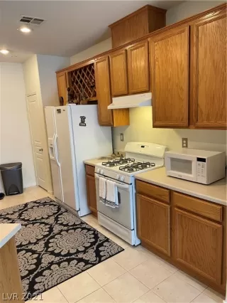 Photo #3: 2335648 Listing