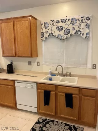 Photo #4: 2335648 Listing