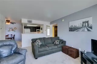 Photo #4: 2335705 Listing