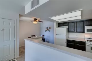 Photo #5: 2335705 Listing