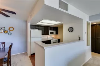 Photo #6: 2335705 Listing