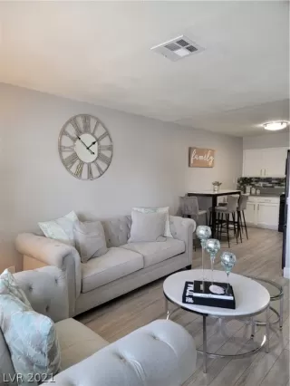 Photo #2: 2335711 Listing