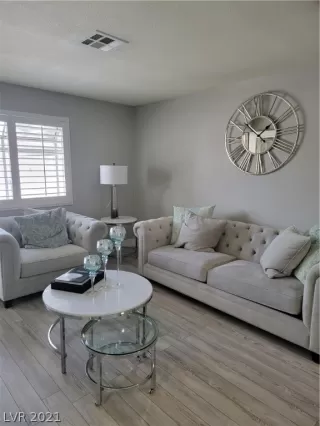 Photo #3: 2335711 Listing