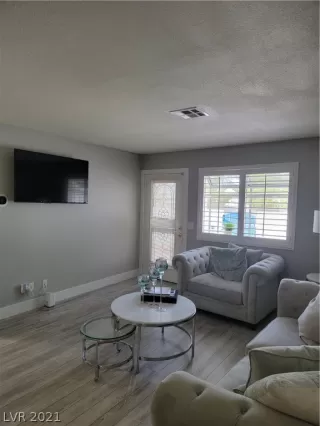 Photo #4: 2335711 Listing