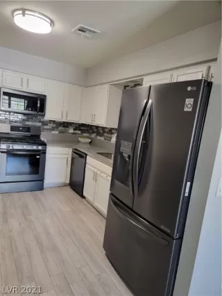 Photo #6: 2335711 Listing