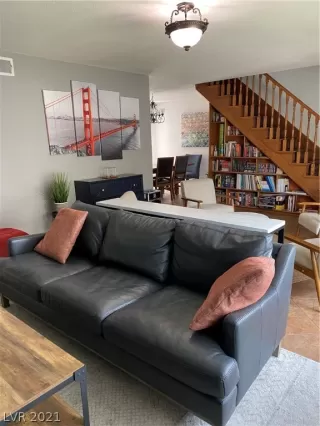 Photo #5: 2335722 Listing