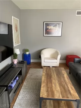 Photo #6: 2335722 Listing