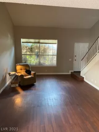 Photo #4: 2335735 Listing