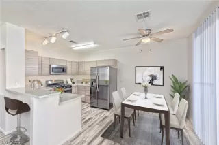 Photo #3: 2335739 Listing 