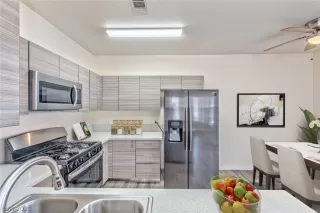 Photo #4: 2335739 Listing 