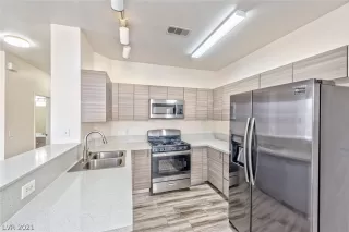 Photo #5: 2335739 Listing 